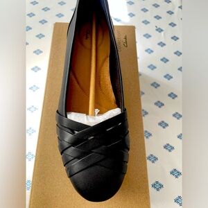 Clark’s Sara Clover shoes (size US 8/EU39)- never worn